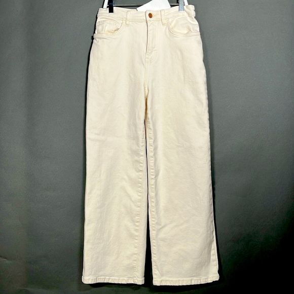 Hudson Jeans Denim - Hudson Jeans, straight leg, high-rise natural white denim. Size 6.